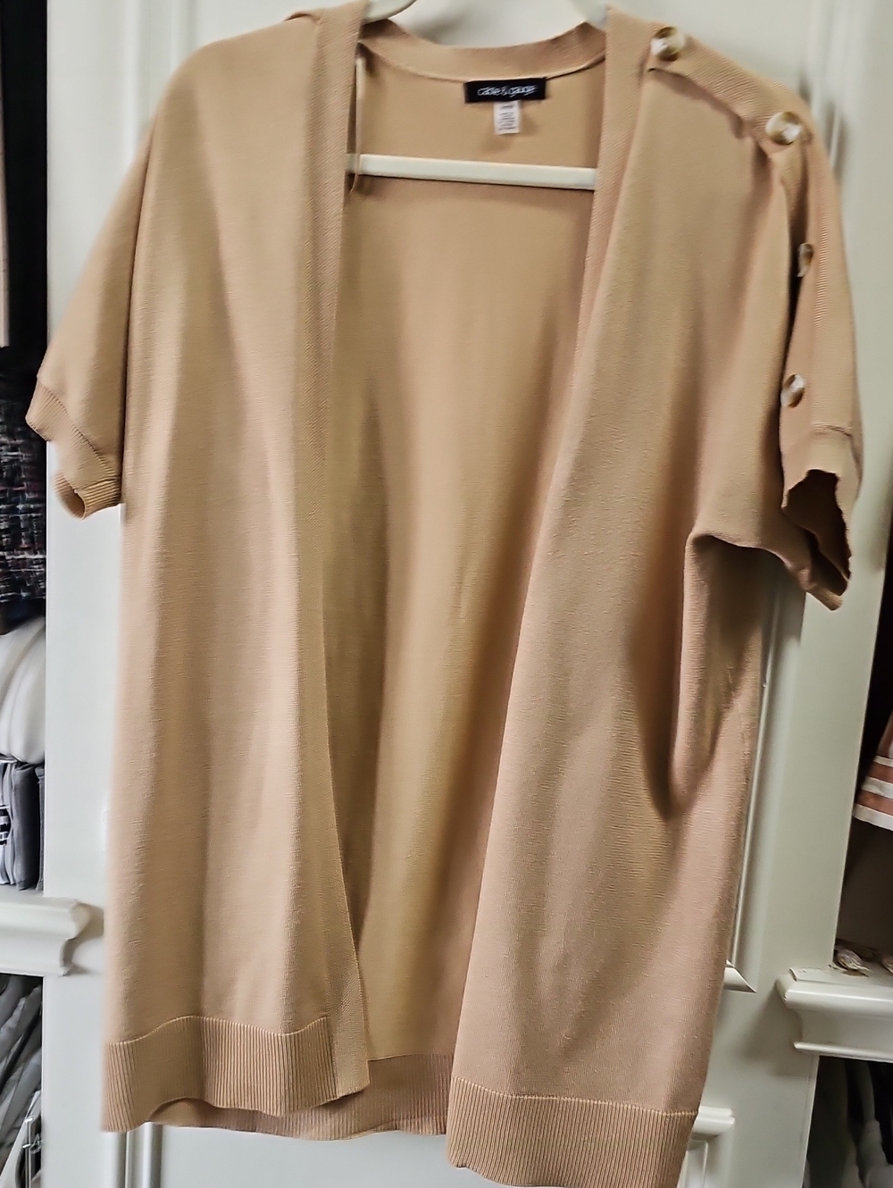 Cable & Gauge Short-Sleeve Open Cardigan in Taupe Beige with Button Detail